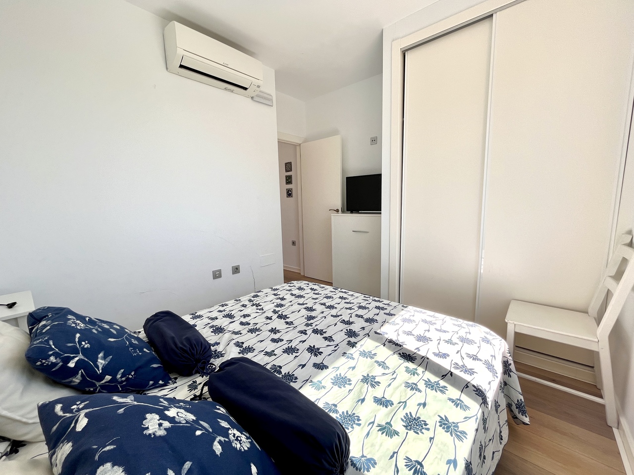 Master bedroom in villa for sale in Torre de La Horadada