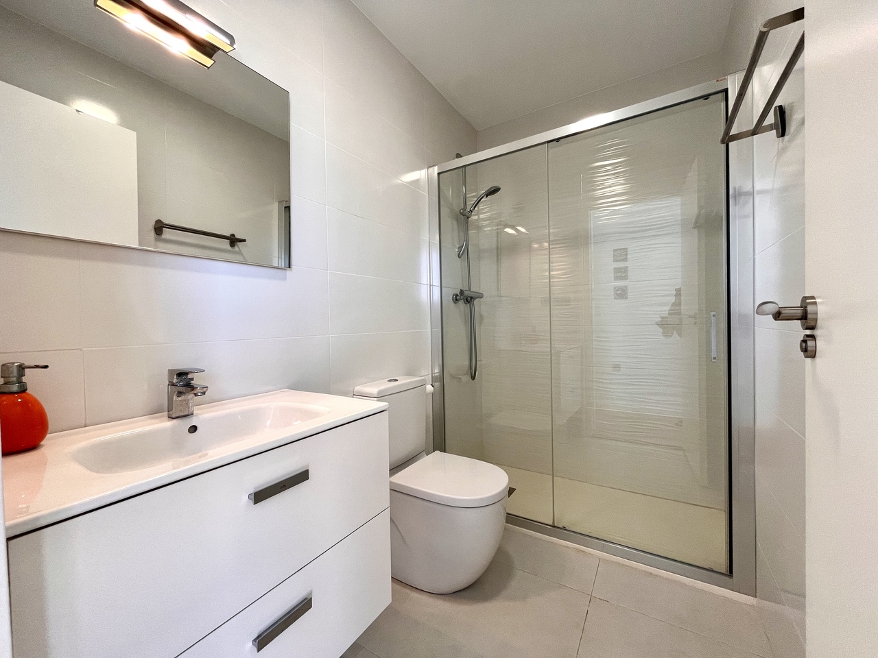 Bathroom in villa for sale in Torre de La Horadada