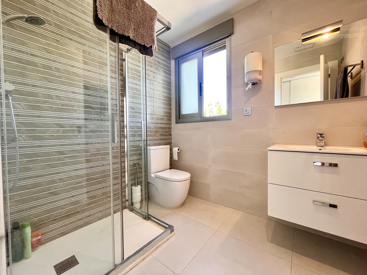 Bedroom in villa for sale in Torre de La Horadada