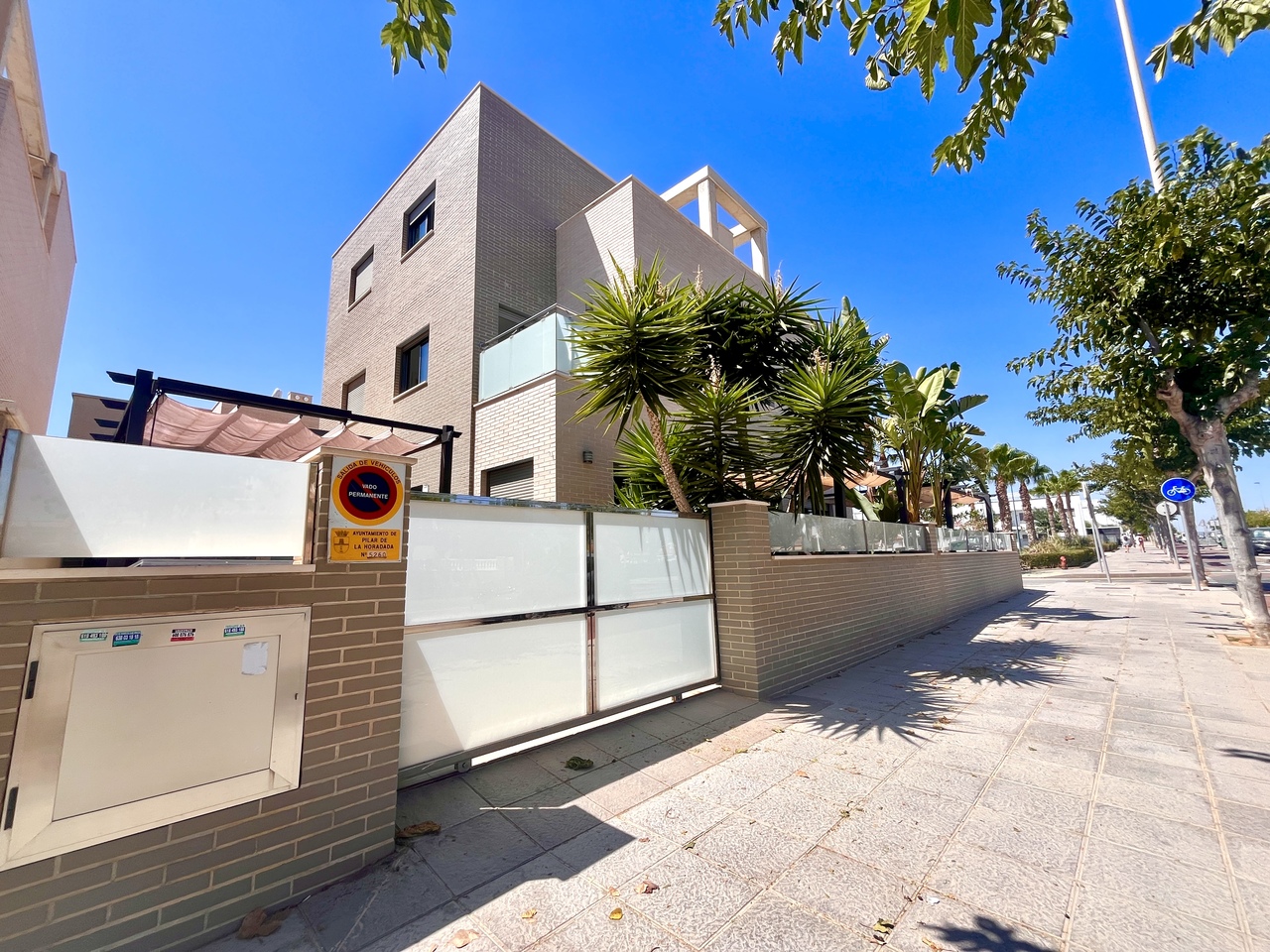 Kitchen in villa for sale in Torre de La Horadada
