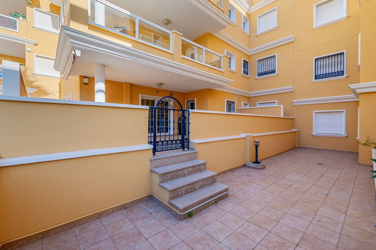 Master bedroom in apartment for sale in Cabo Roig