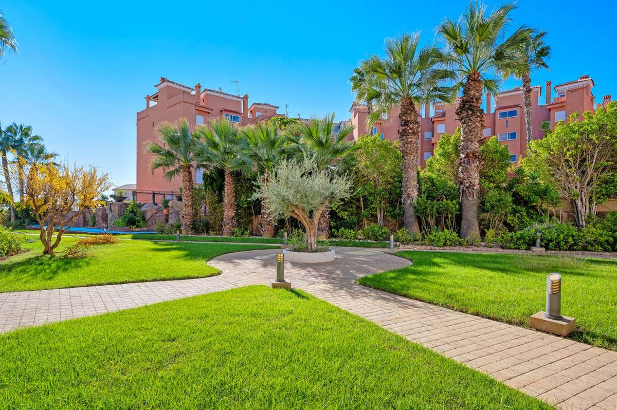 Garden in apartment for sale in Cabo Roig