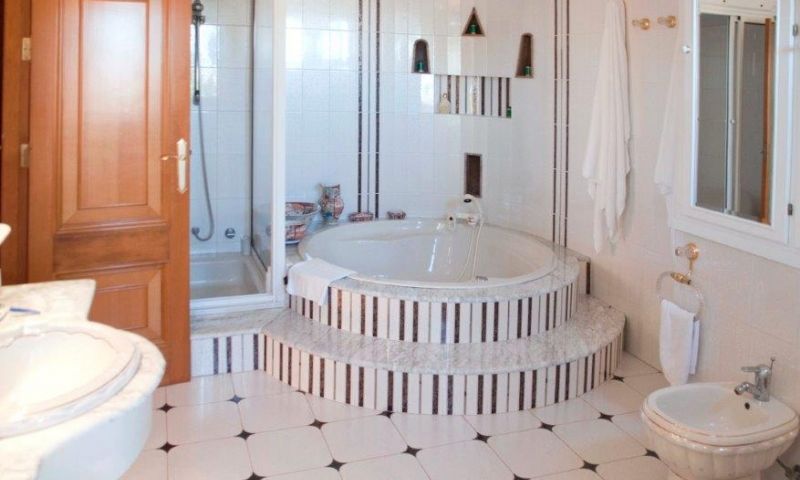 Kitchen in villa for sale in Orihuela Costa