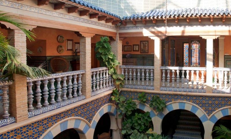 The villa is an Andalusia style house and has a total constructed surface of approx