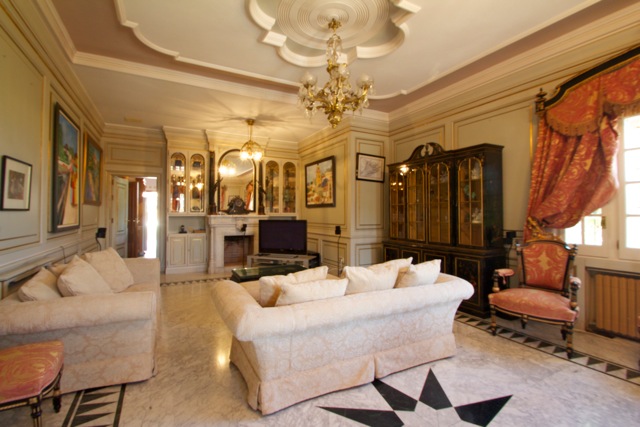 The villa is an Andalusia style house and has a total constructed surface of approx