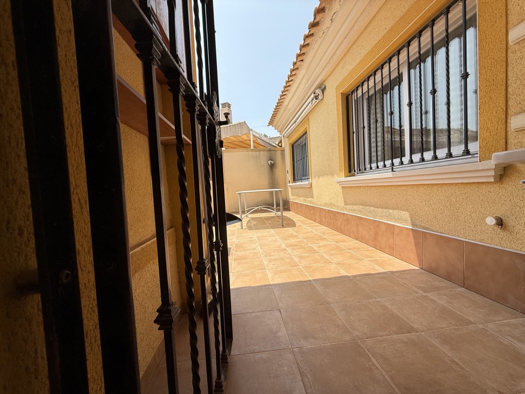Bedroom in bungalow for sale in La Puebla