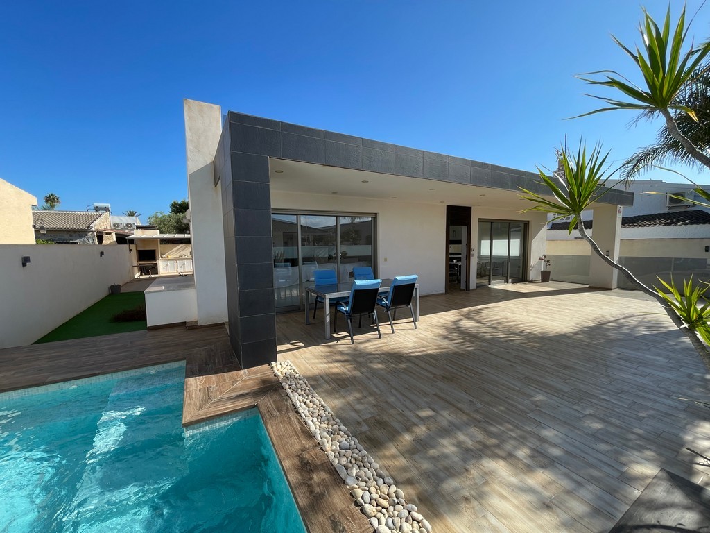 Stunning Modern Villa Near Playa Mar de Cristal – A Unique OpportunityThis beautifully designed 6-be