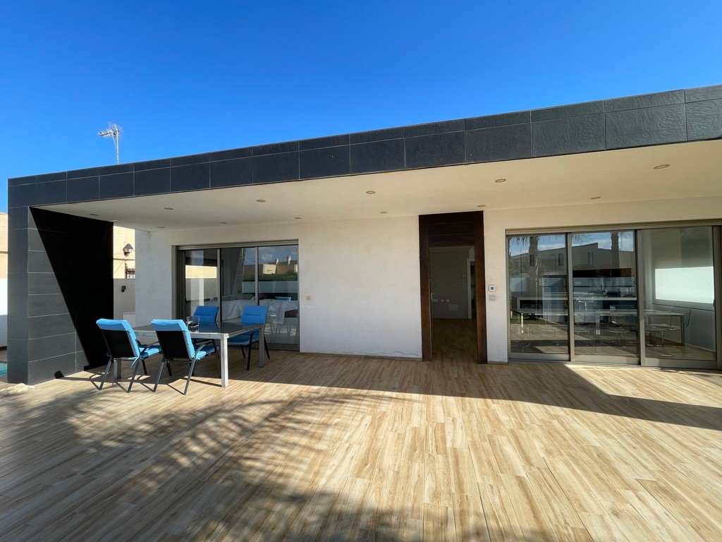 Master bedroom in villa for sale in Mar de Cristal