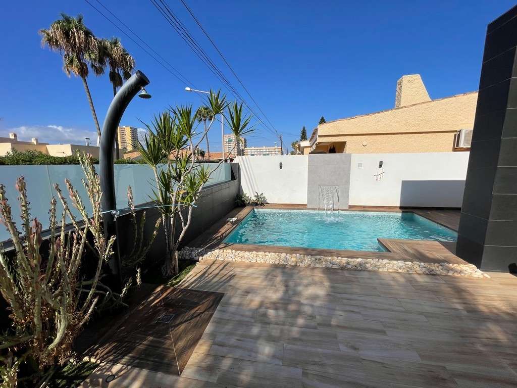 Terrace in villa for sale in Mar de Cristal