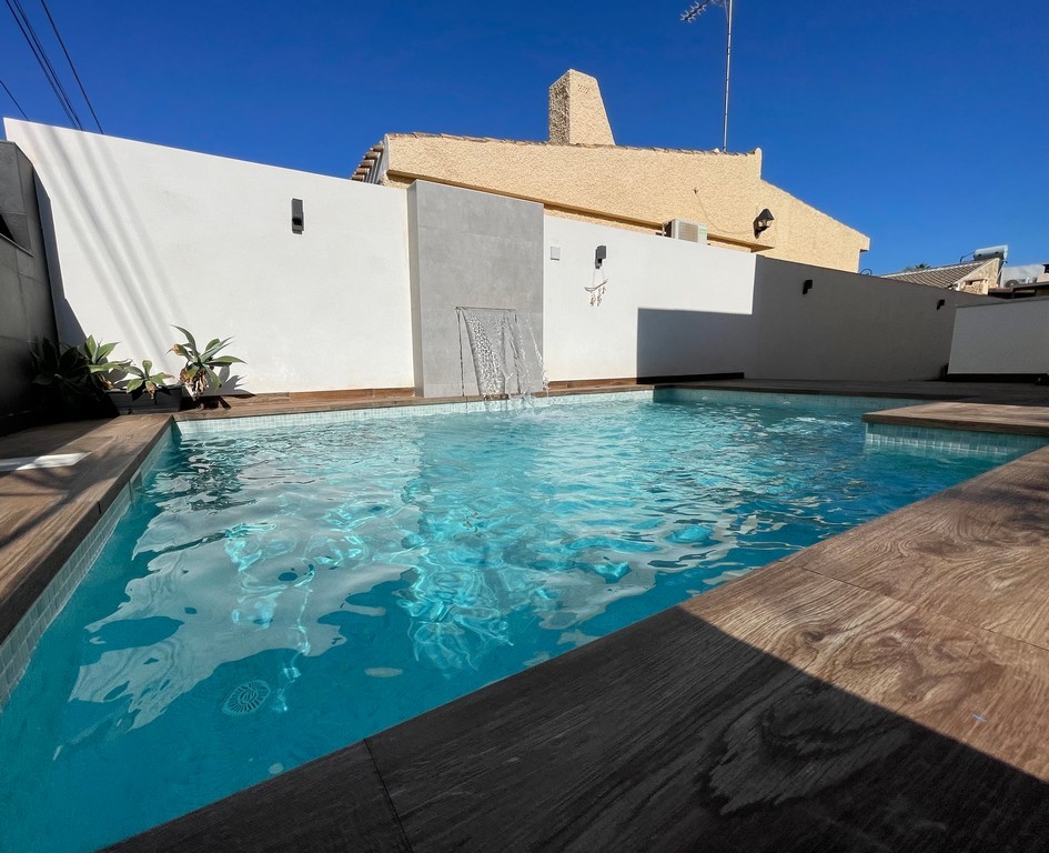 Pool area in villa for sale in Mar de Cristal