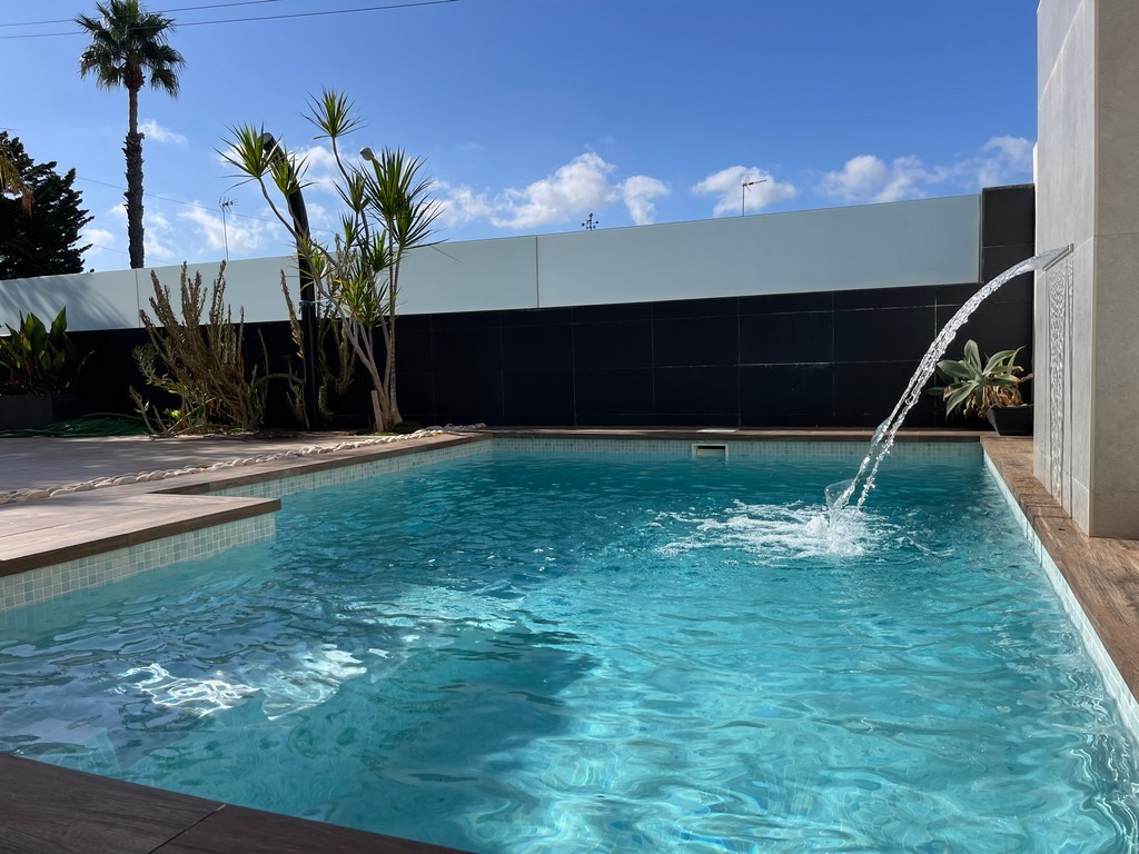 Garden in villa for sale in Mar de Cristal