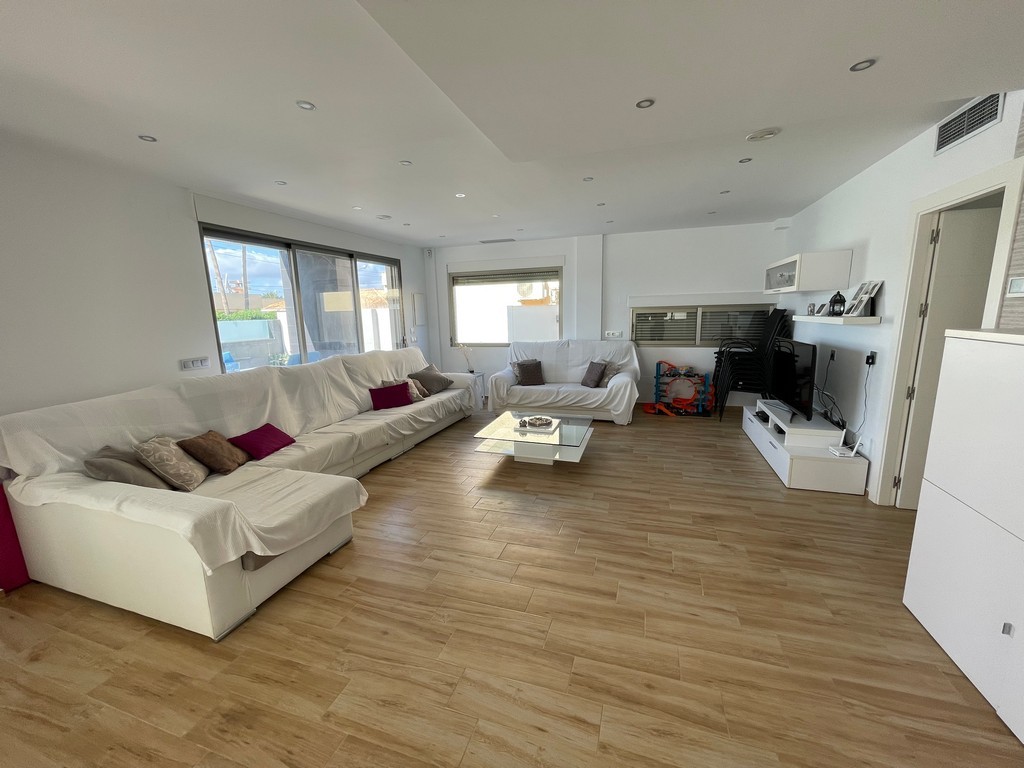 Stunning Modern Villa Near Playa Mar de Cristal – A Unique OpportunityThis beautifully designed 6-be