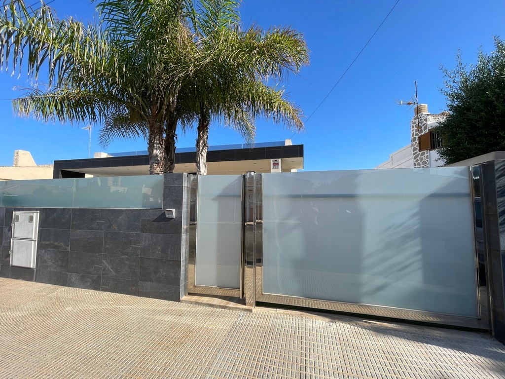 Terrace in villa for sale in Mar de Cristal