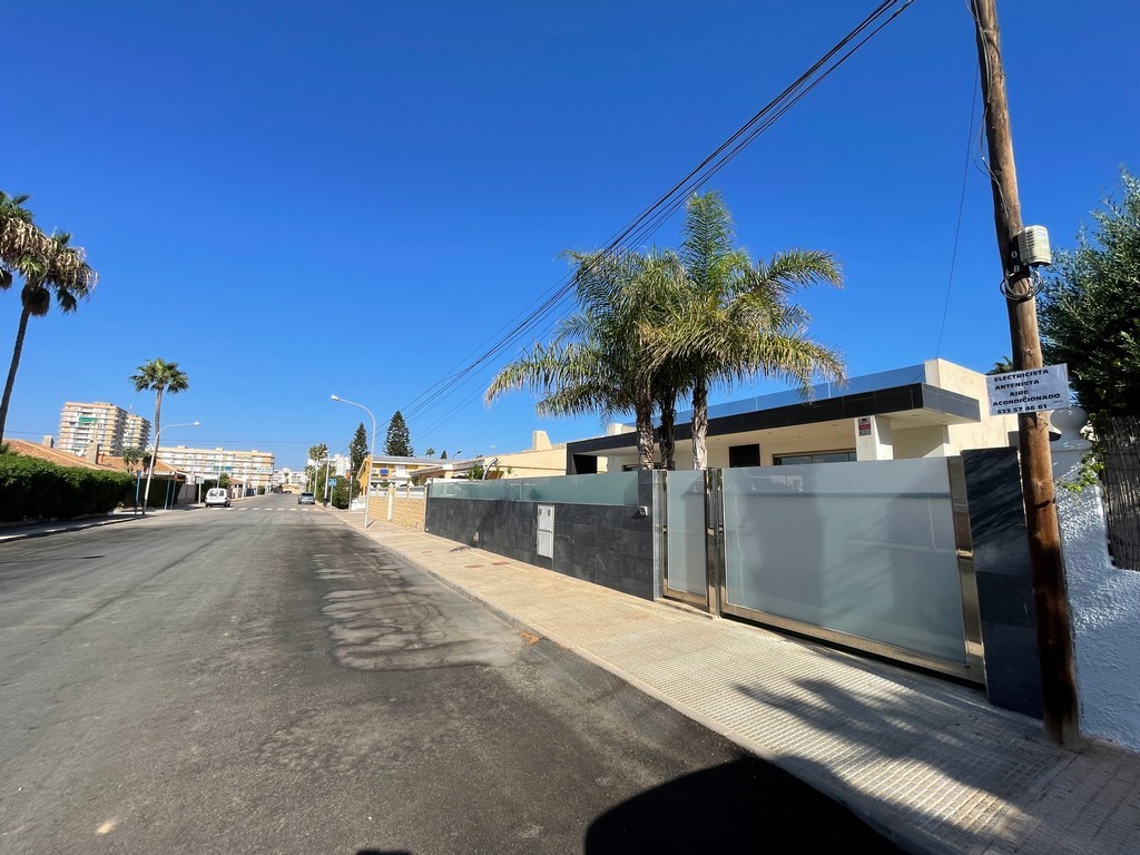 Garden in villa for sale in Mar de Cristal
