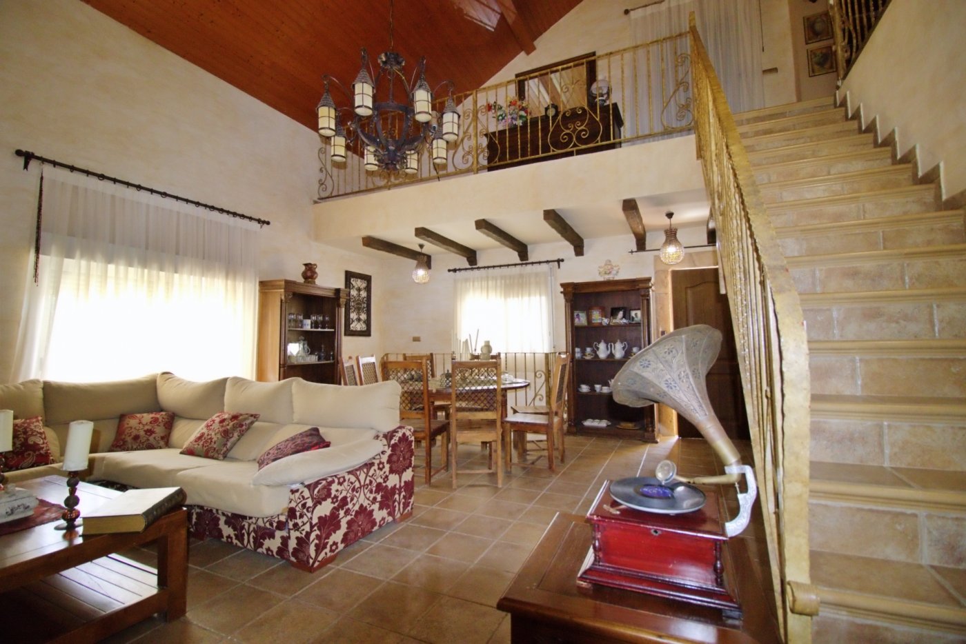 Master bedroom in villa for sale in Elche Pedanías
