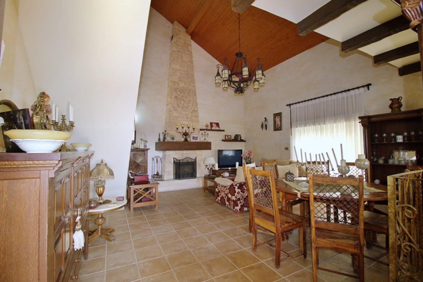 Pool area in villa for sale in Elche Pedanías