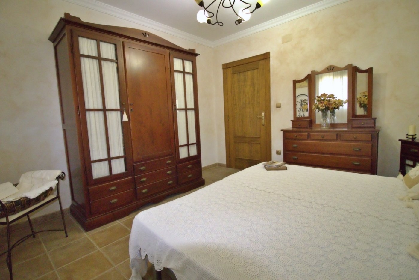 Bedroom in villa for sale in Elche Pedanías