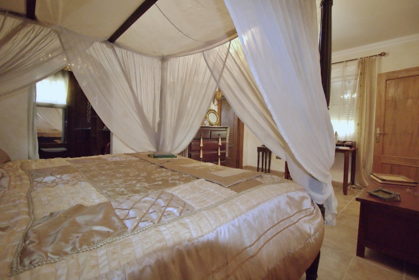 Master bedroom in villa for sale in Elche Pedanías