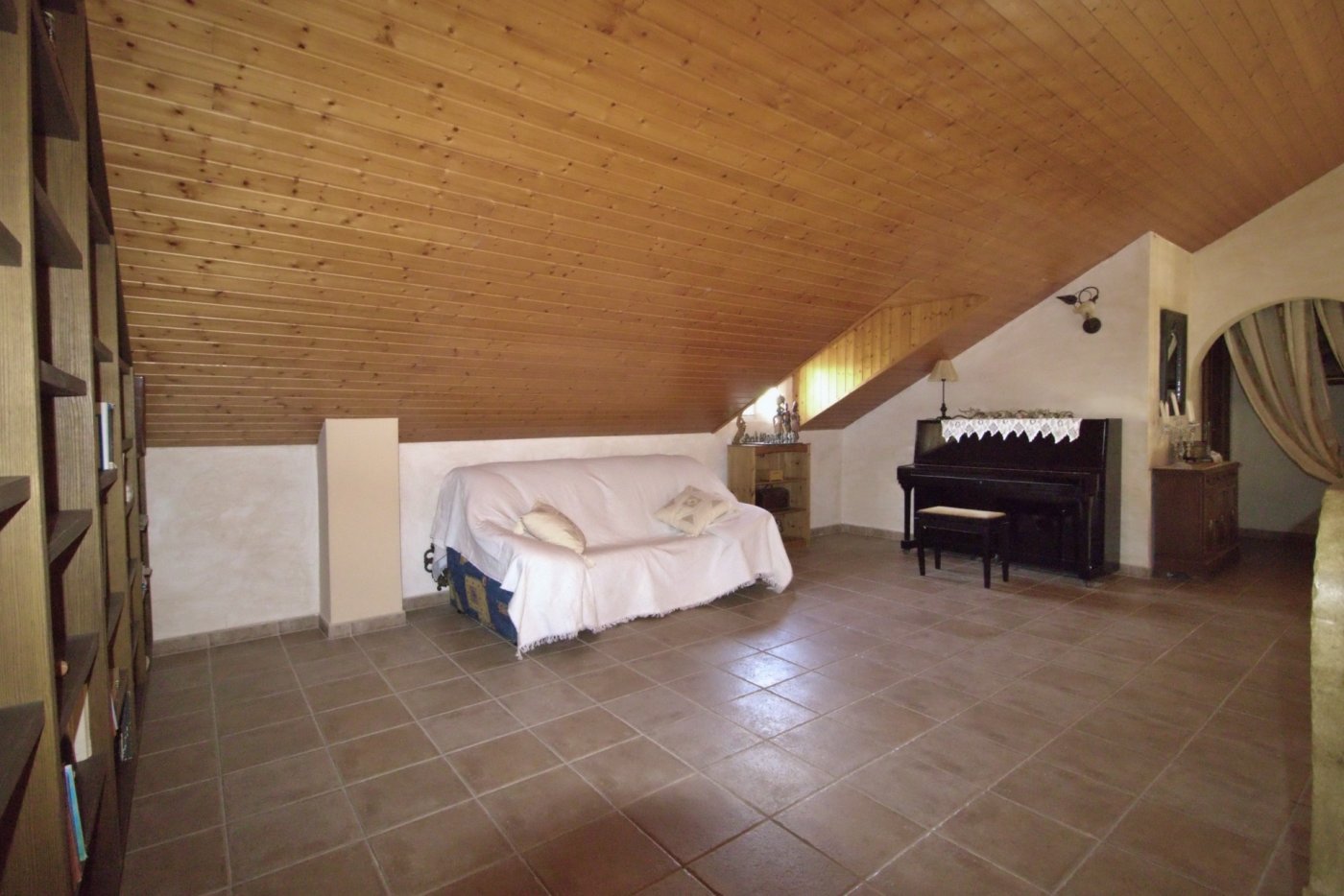 Bedroom in villa for sale in Elche Pedanías