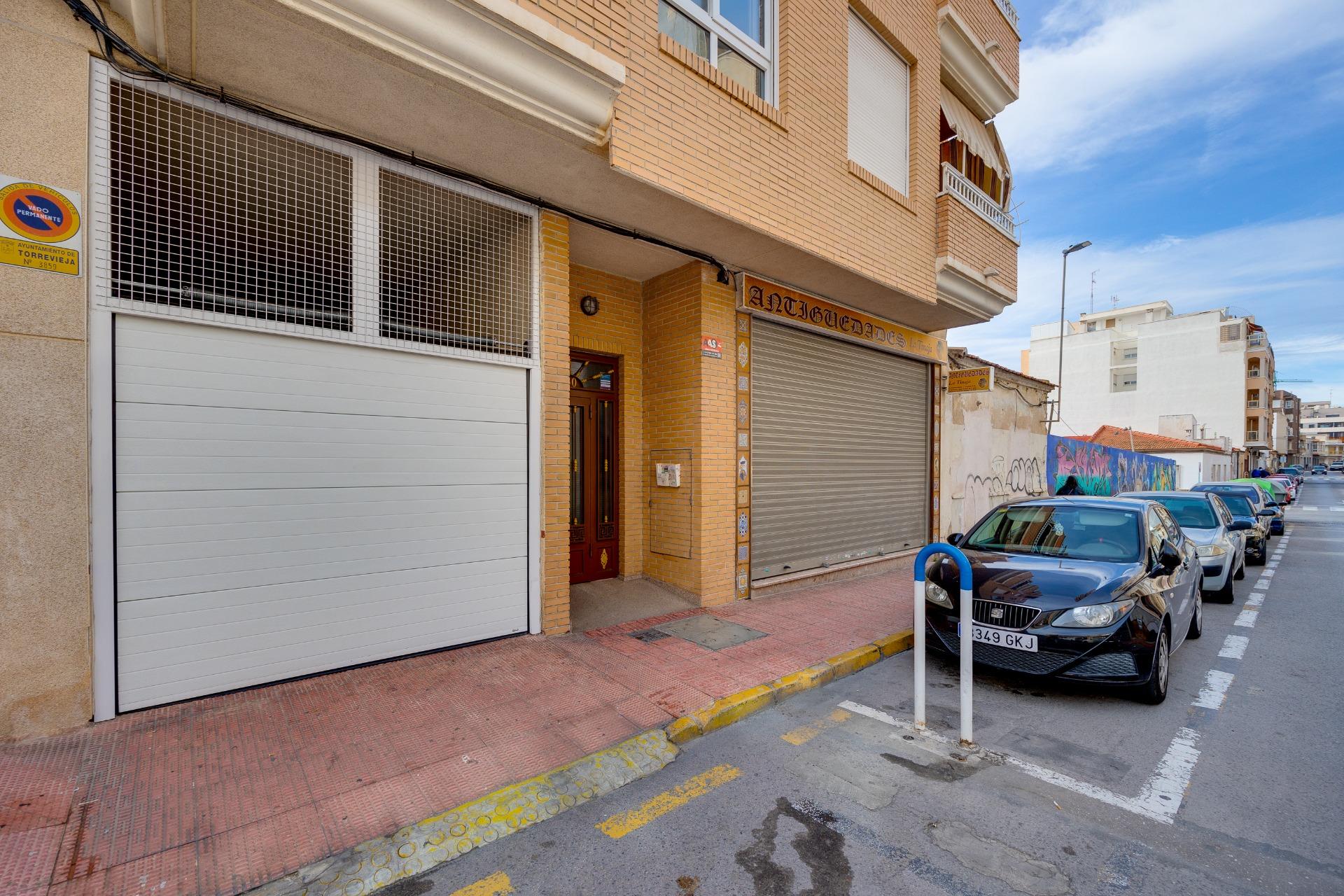 Terrace in apartment for sale in Torrevieja
