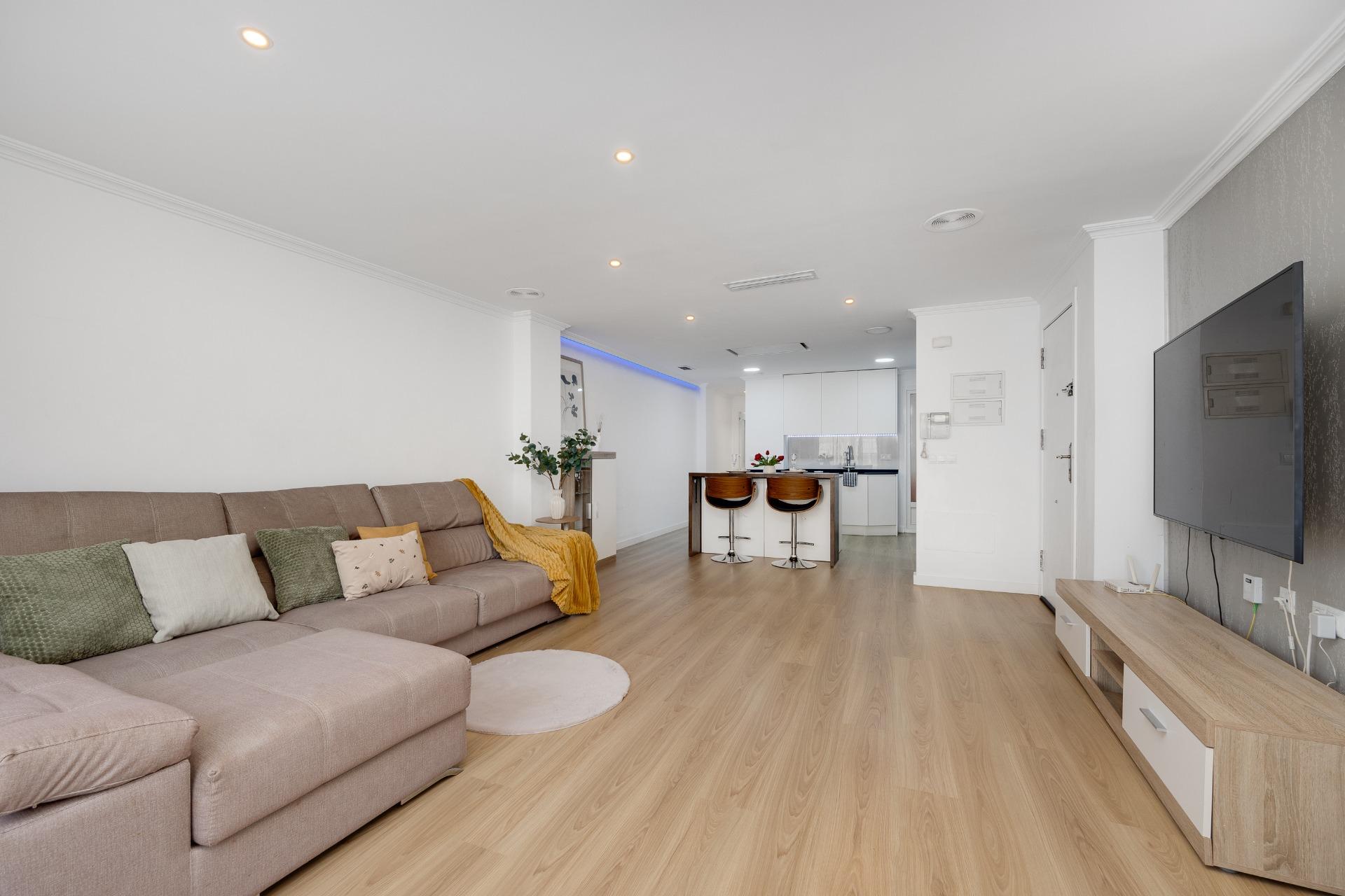 Bedroom in apartment for sale in Torrevieja