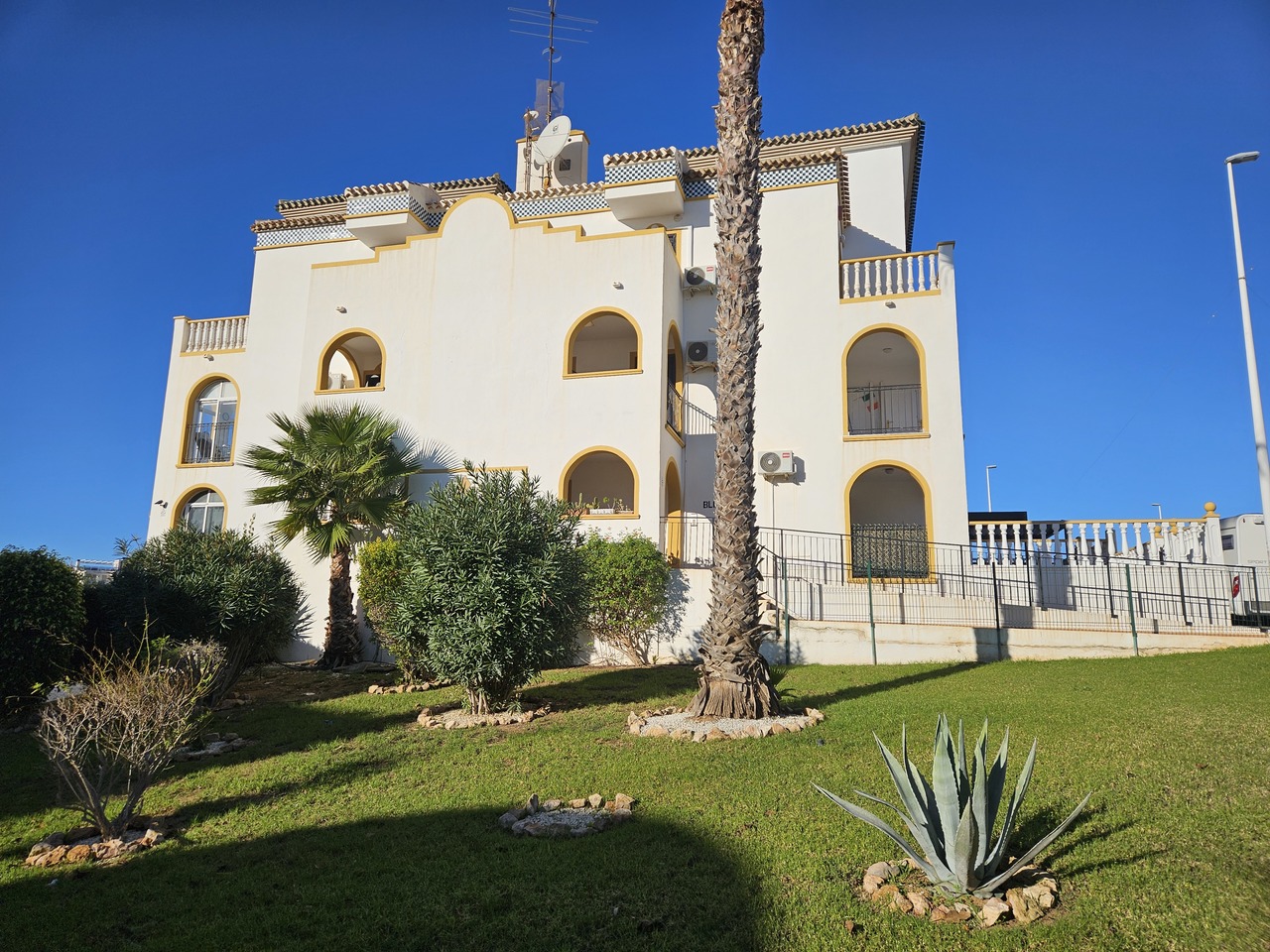 Fantastic opportunity to purchase this well presented 2 bedroom, 1 bathroom ground floor apartment i