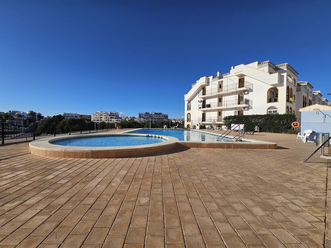 Fantastic opportunity to purchase this well presented 2 bedroom, 1 bathroom ground floor apartment i