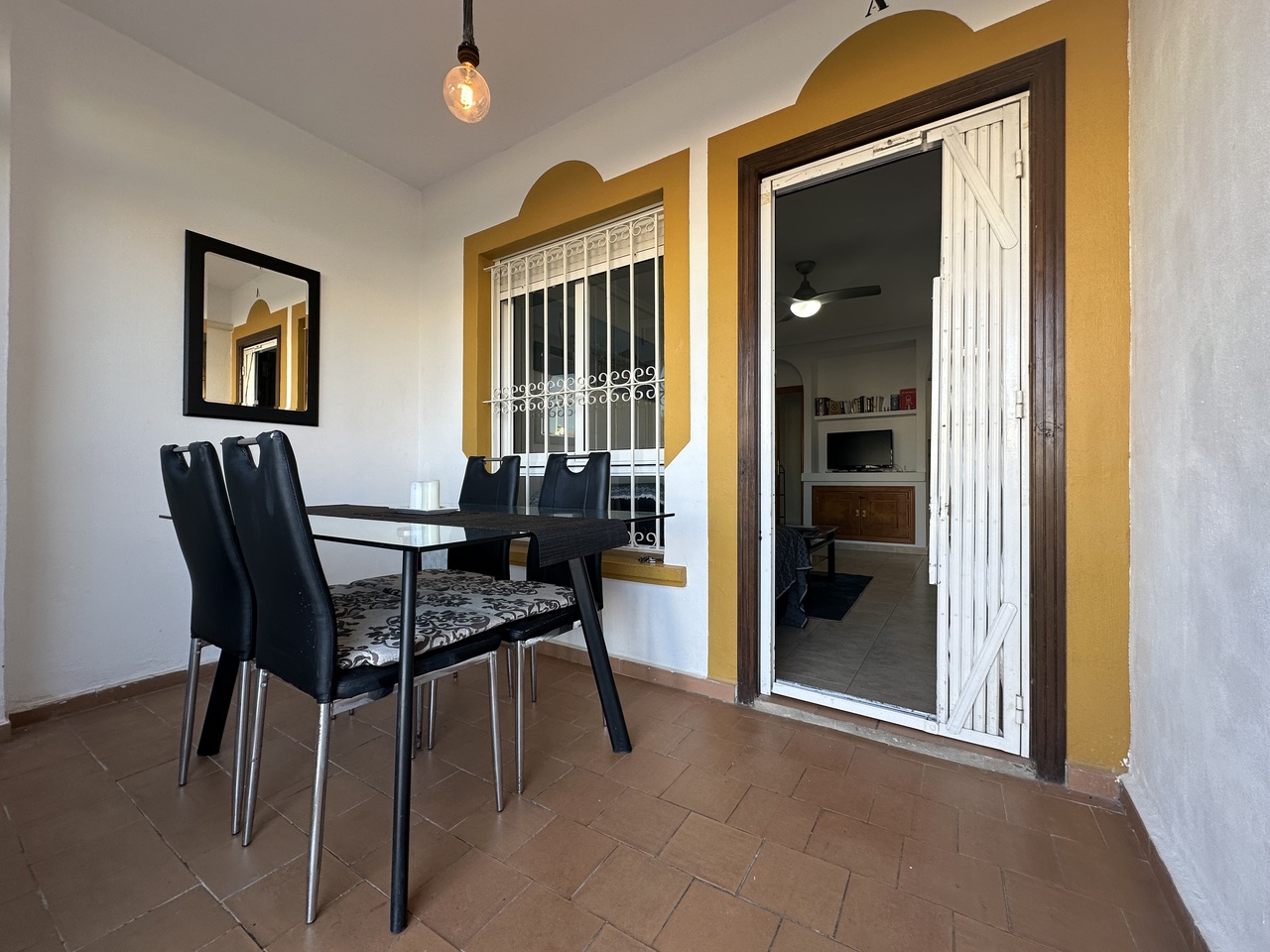 Fantastic opportunity to purchase this well presented 2 bedroom, 1 bathroom ground floor apartment i
