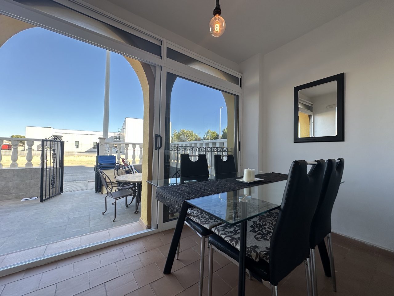 Fantastic opportunity to purchase this well presented 2 bedroom, 1 bathroom ground floor apartment i