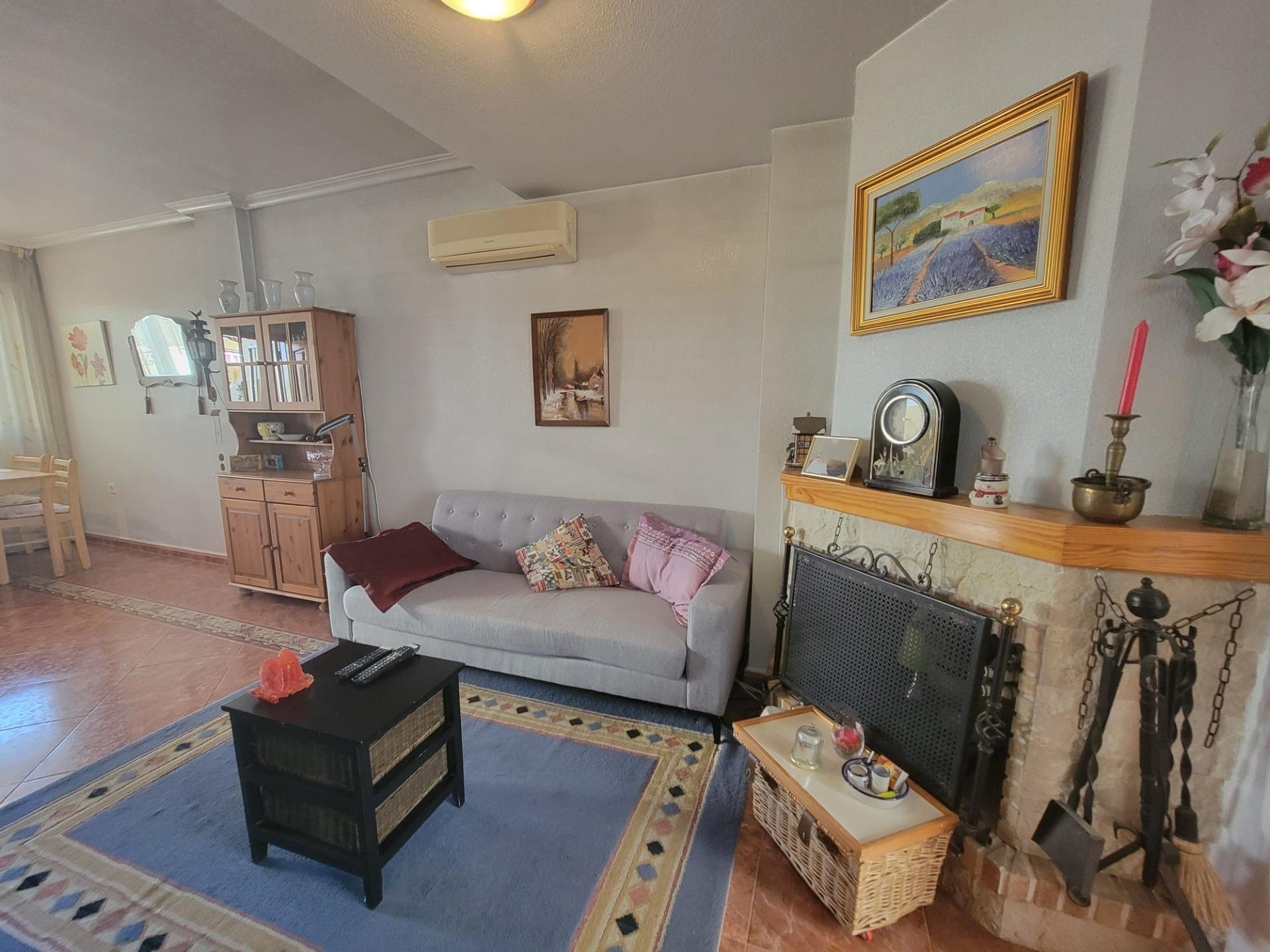 Spacious 3-story semi-detached house in a beautiful residential with a swimming pool and a large ind