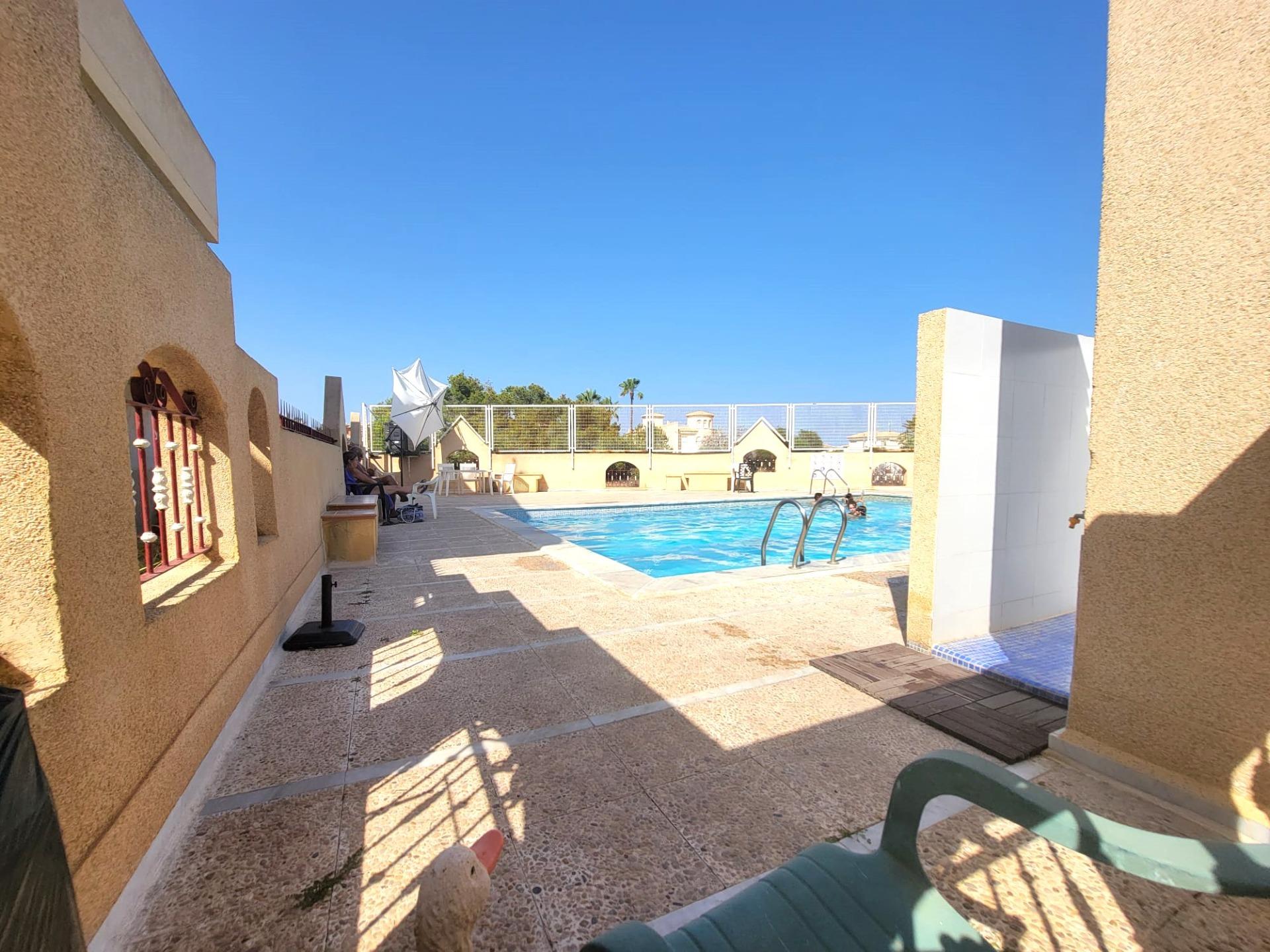 Spacious 3-story semi-detached house in a beautiful residential with a swimming pool and a large ind