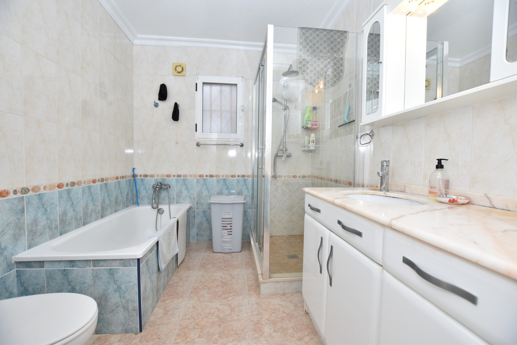 Bedroom in villa for sale in Algorfa