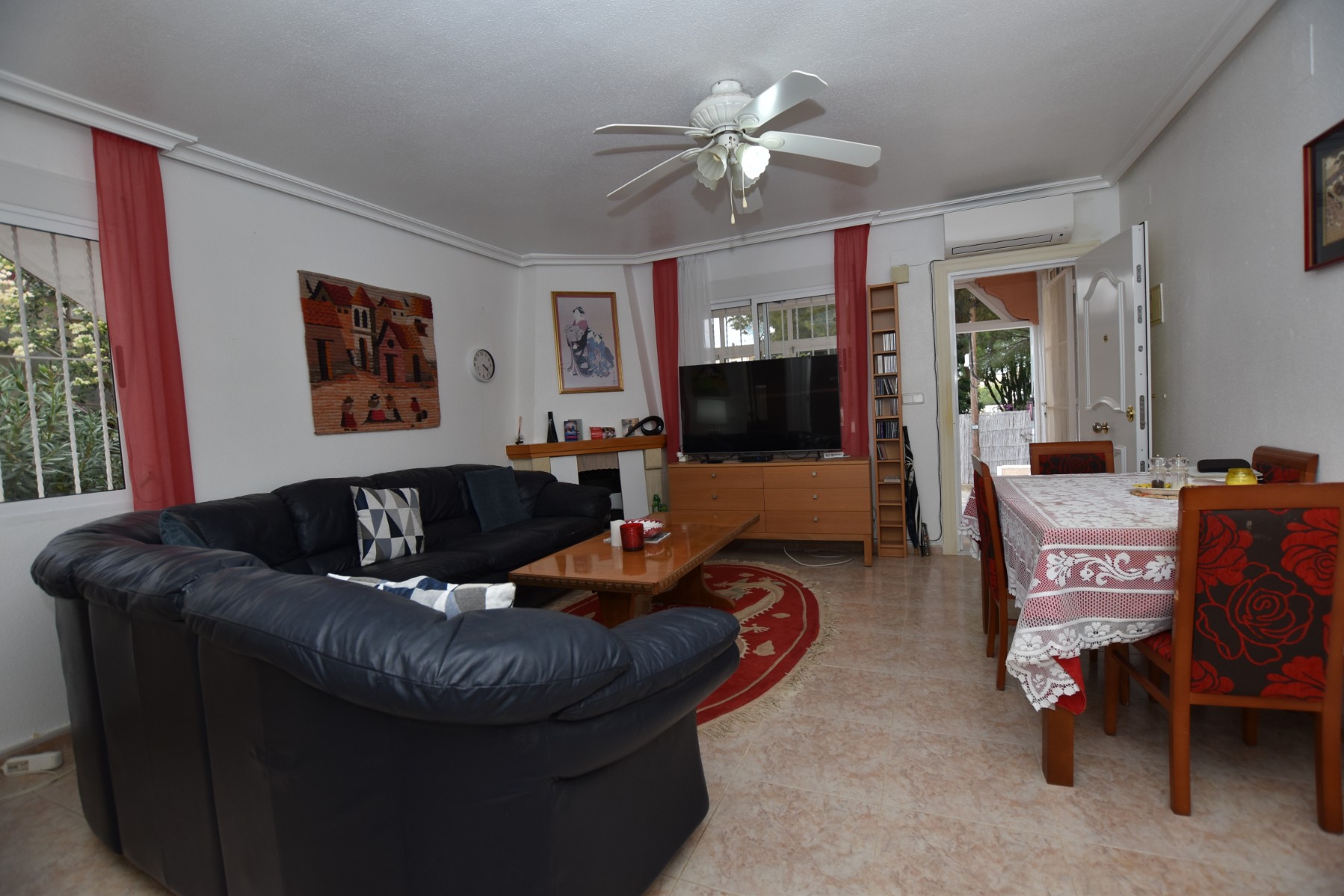 Bedroom in villa for sale in Algorfa