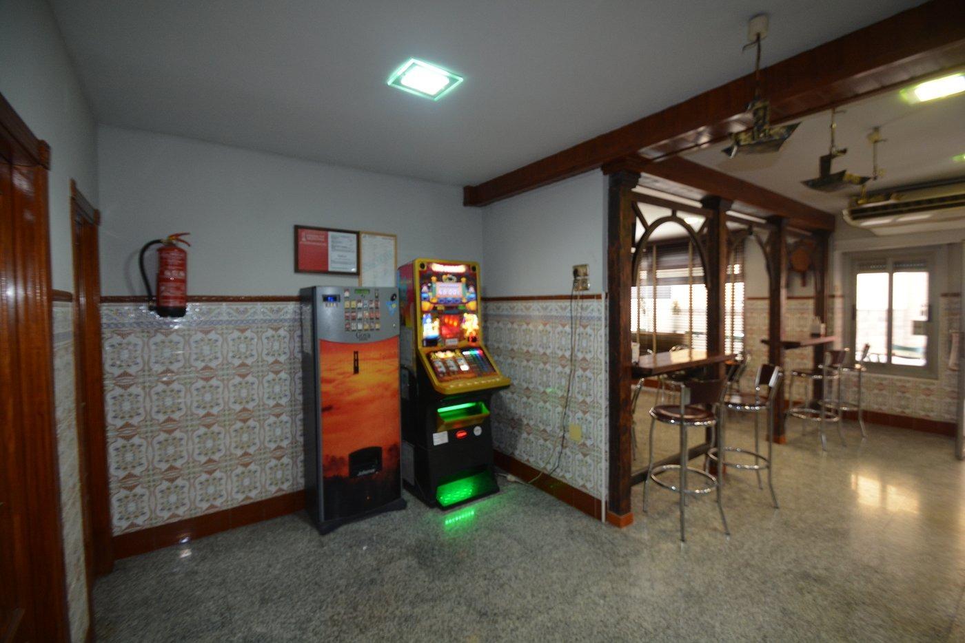 Garden in commercial for sale in Bigastro