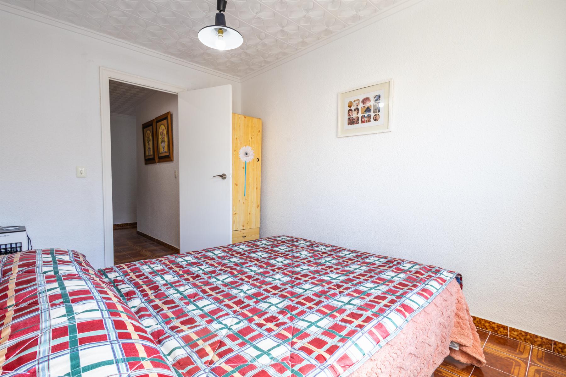 Bedroom in apartment for sale in Torrevieja