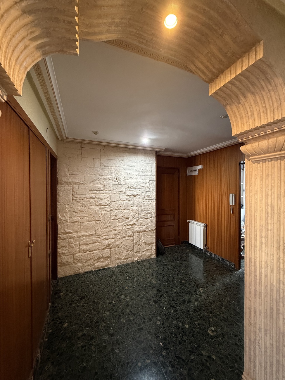 Living room in apartment for sale in Onil