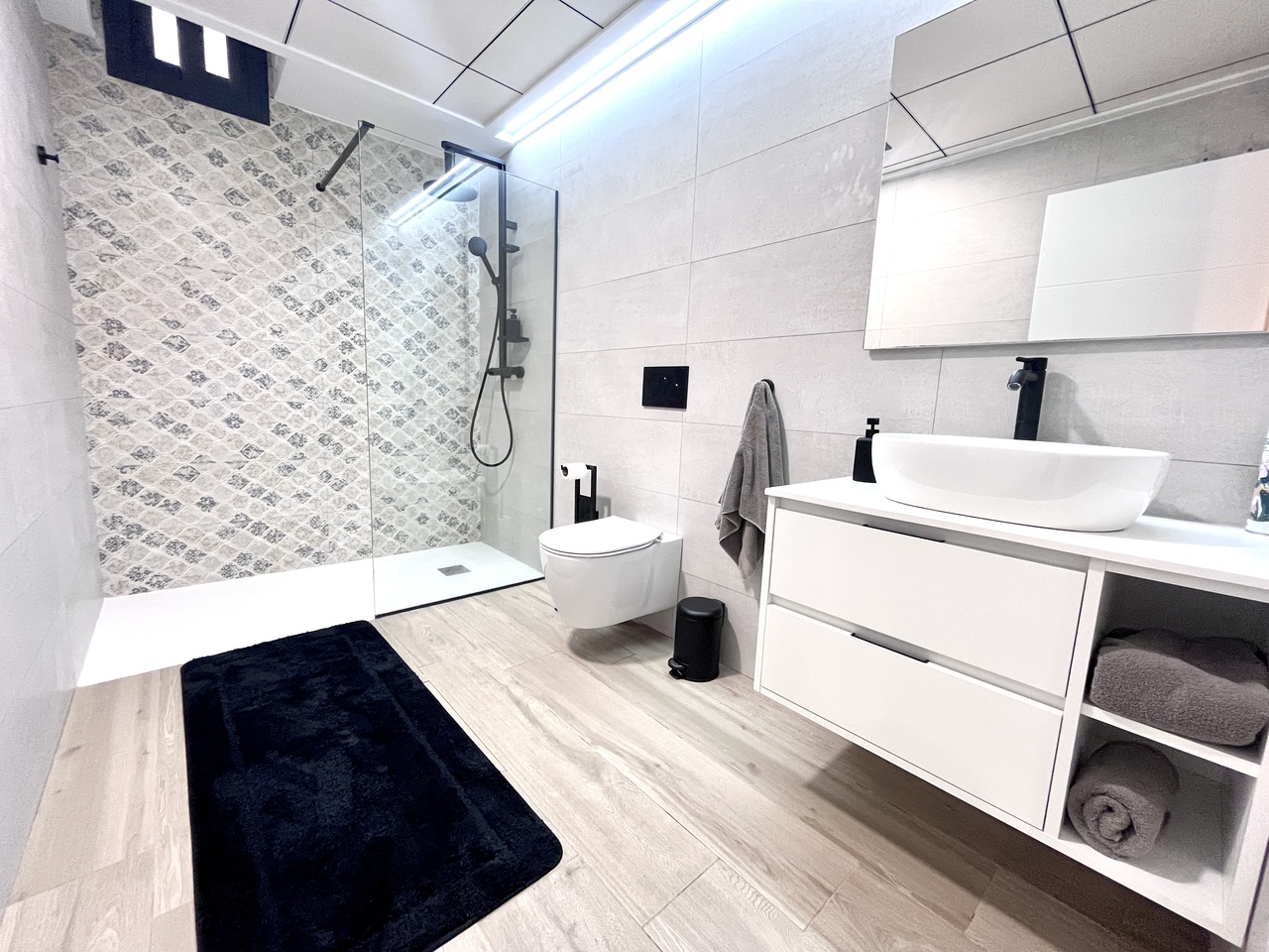 Master bedroom in villa for sale in Punta Prima