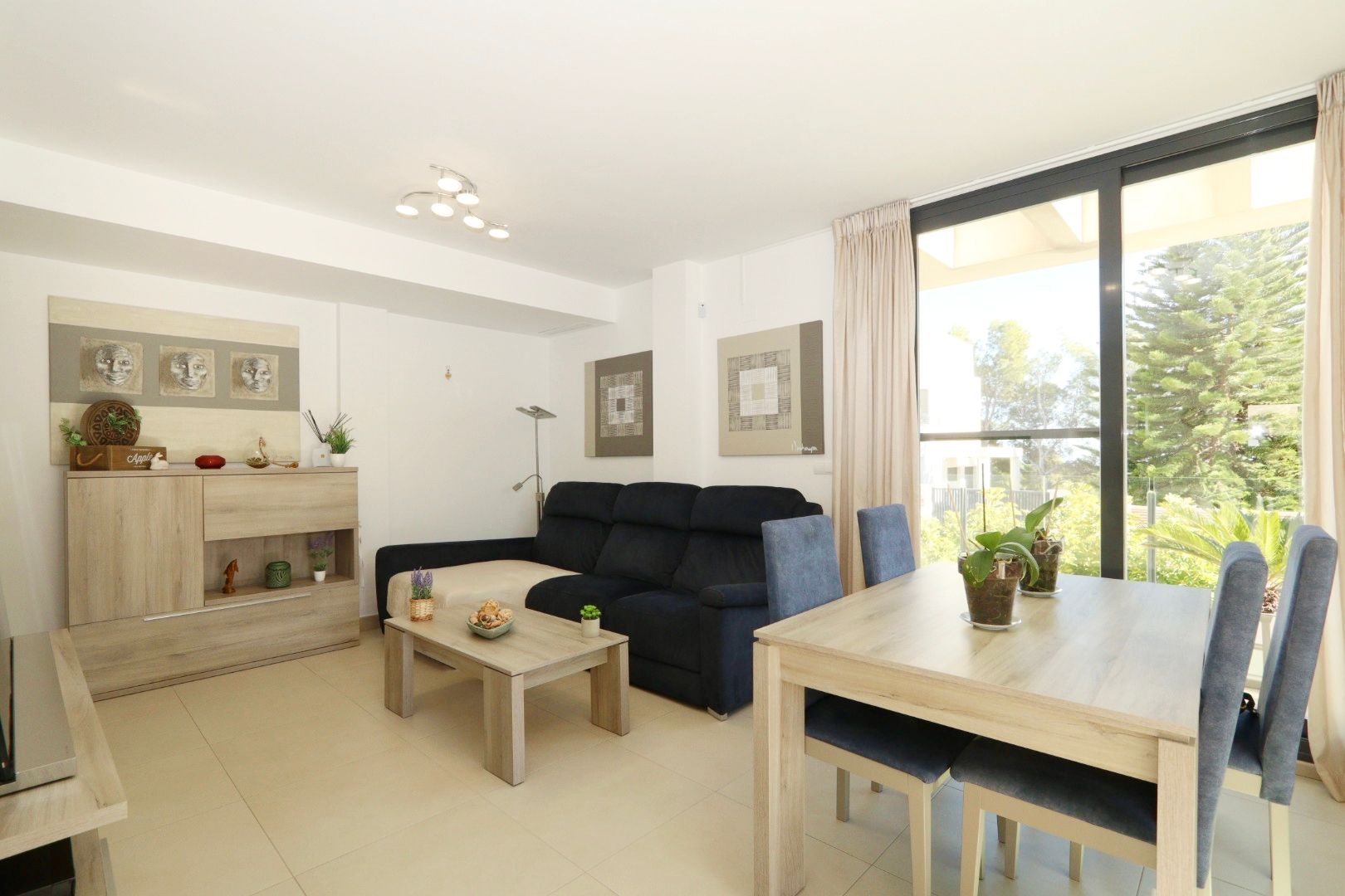 Dining area in villa for sale in la Nucia
