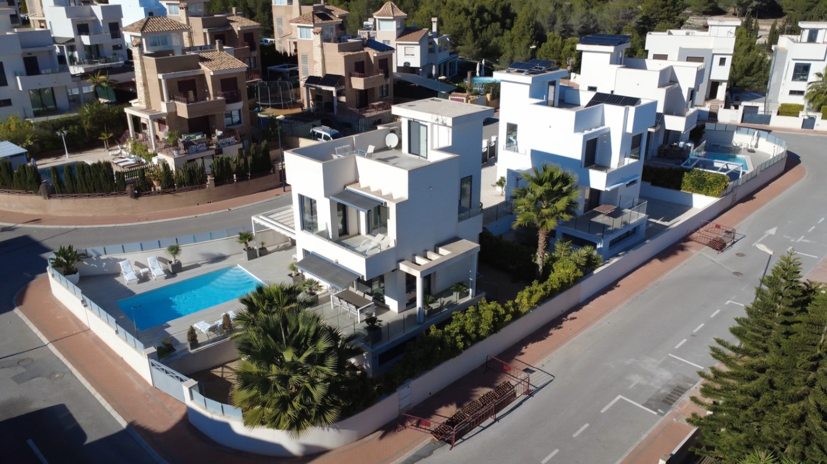 Pool area in villa for sale in la Nucia