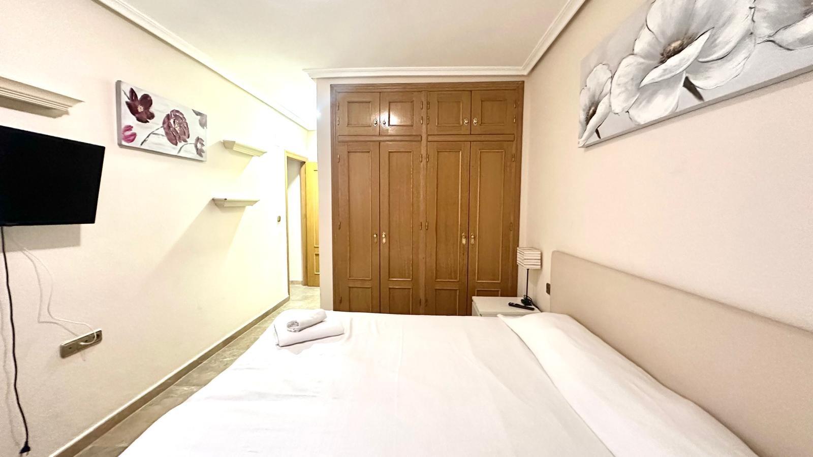 Bedroom in apartment for sale in Torrevieja