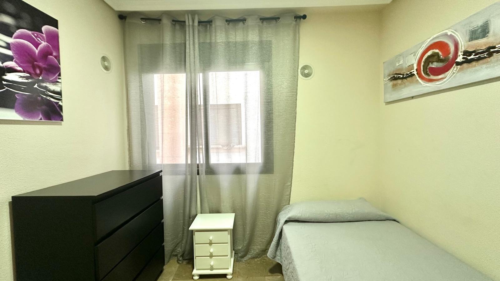 Bedroom in apartment for sale in Torrevieja