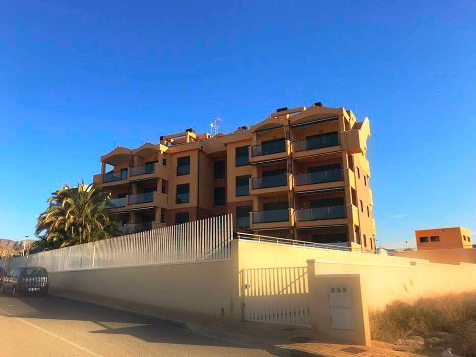 Garden in penthouse for sale in Puerto de Mazarron