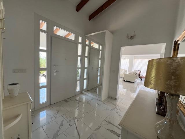 Garden in villa for sale in Dolores