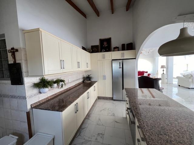 Discover the perfect blend of rural charm and modern living in this impressive detached property loc