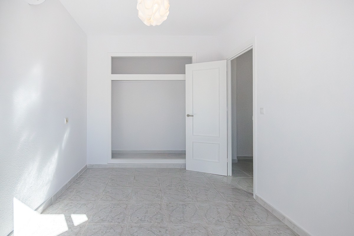 Master bedroom in villa for sale in San Miguel de Salinas