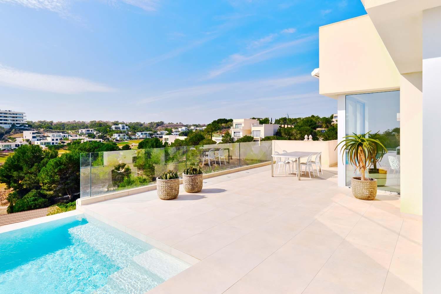 Master bedroom in villa for sale in Orihuela