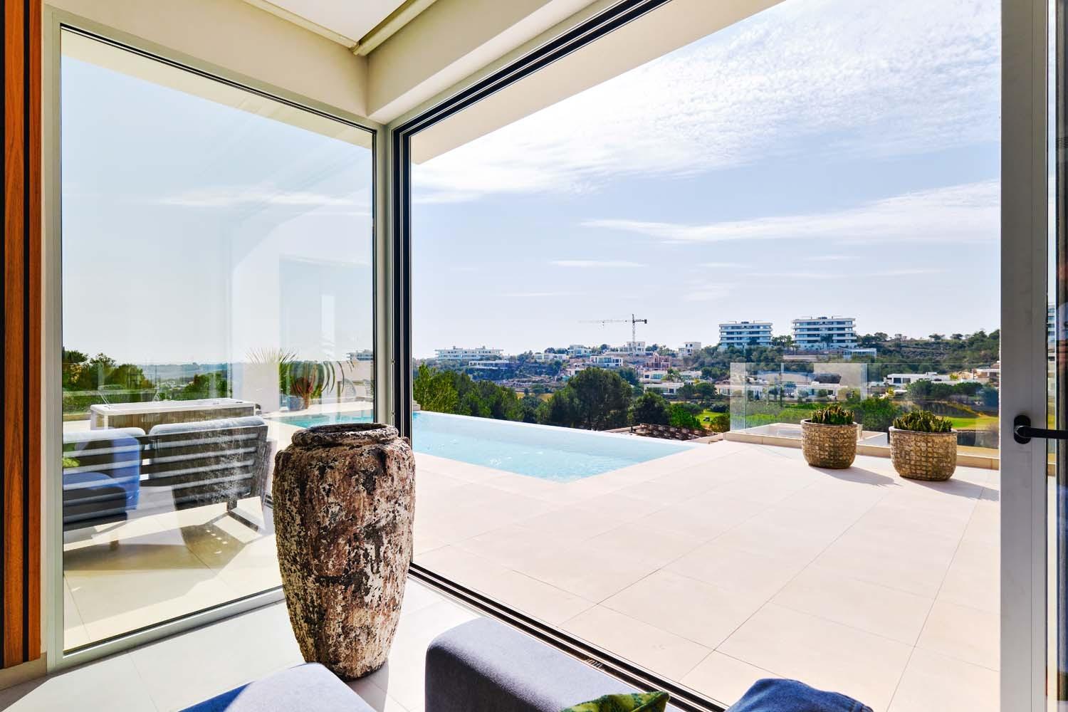 Pool area in villa for sale in Orihuela