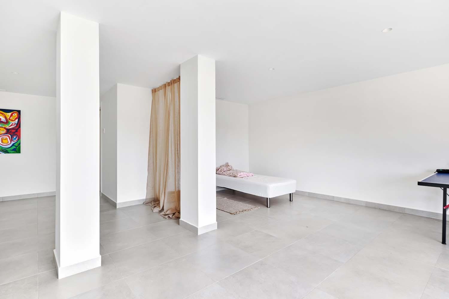 Bedroom in villa for sale in Orihuela