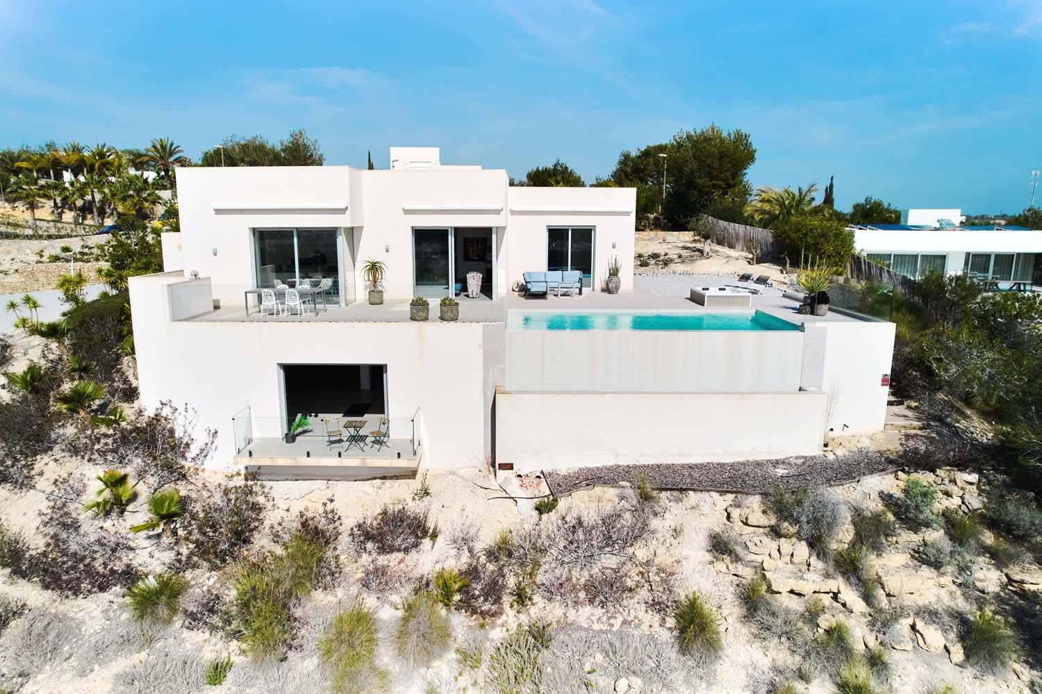 Exclusive, modern villa located on the award-winning Las Colinas Golf & Country Club, one of Europe’