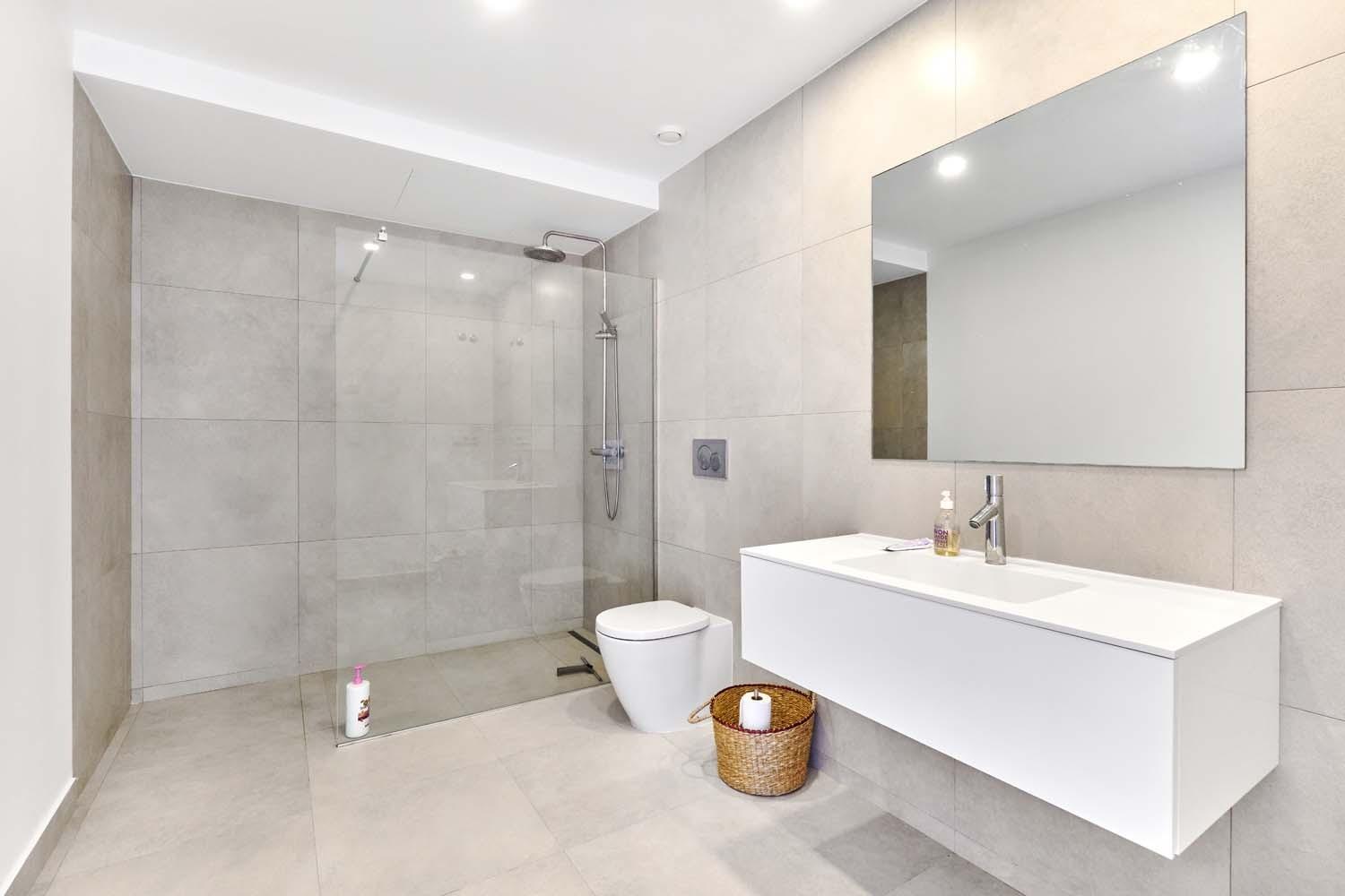 Pool area in villa for sale in Orihuela